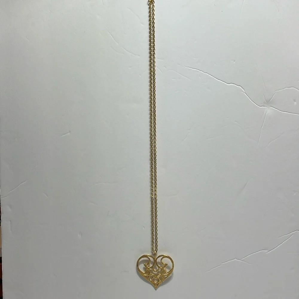 33” Gold tone chain with heart pendent